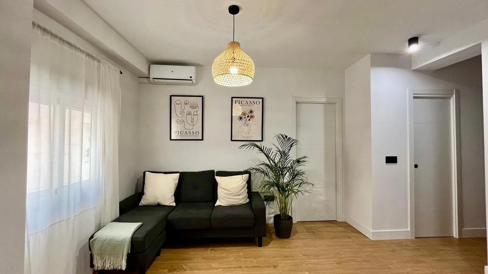 Piso Picasso, Modern Apartment In The Heart Of Malaga City